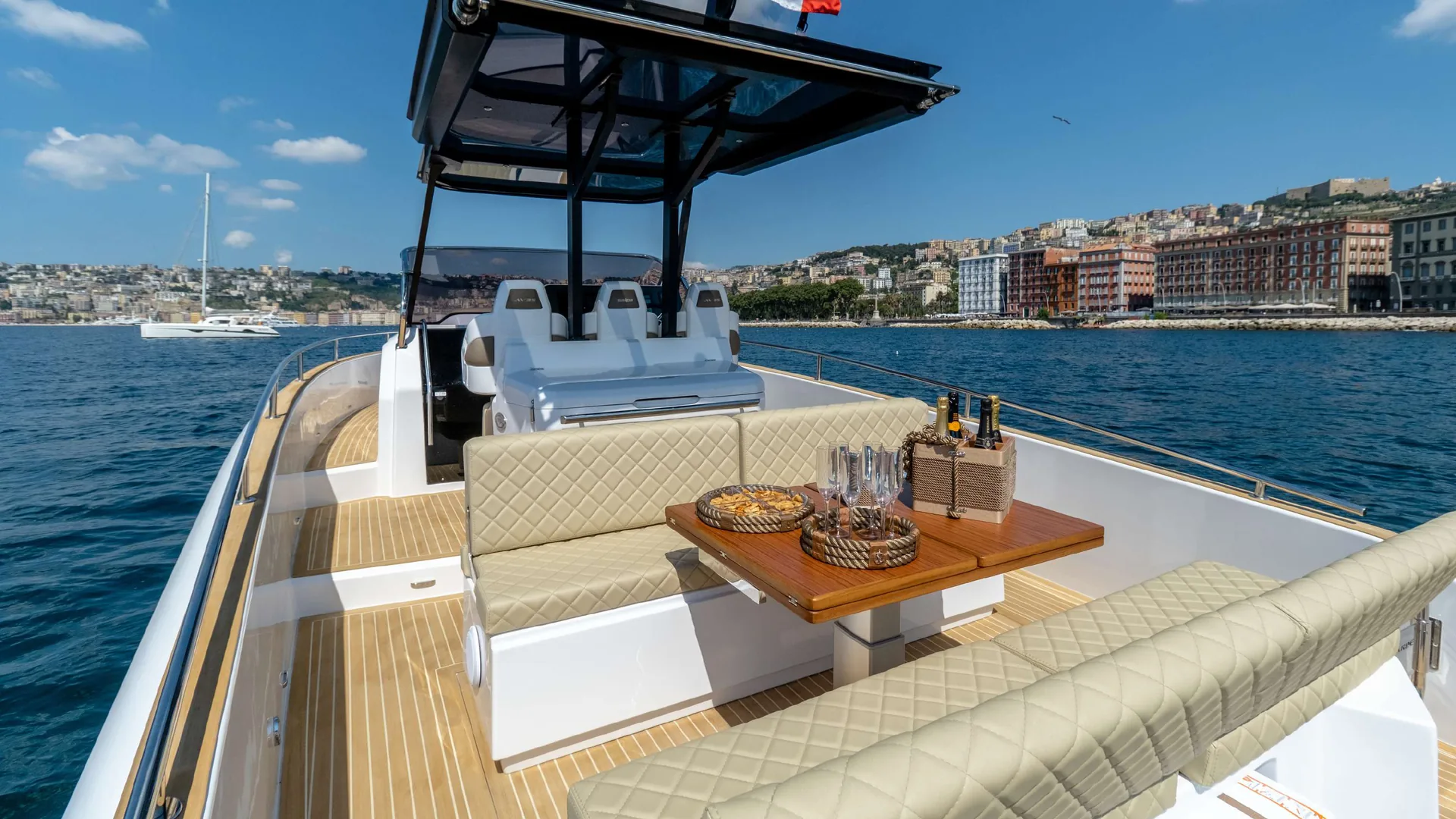 Avangarde 35 - photo 4 yacht charter Mykonos