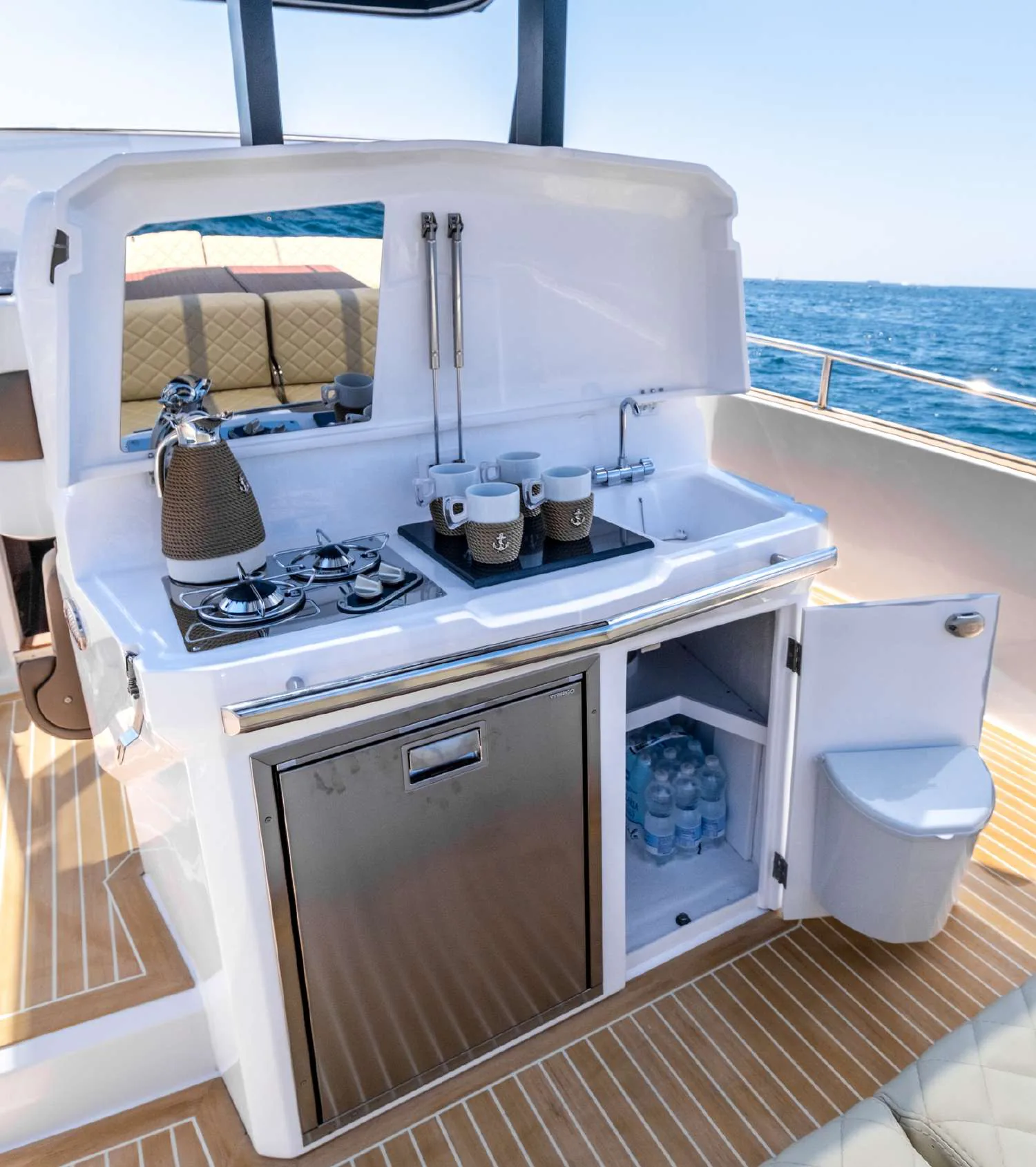 Avangarde 35 - photo 6 yacht charter Mykonos