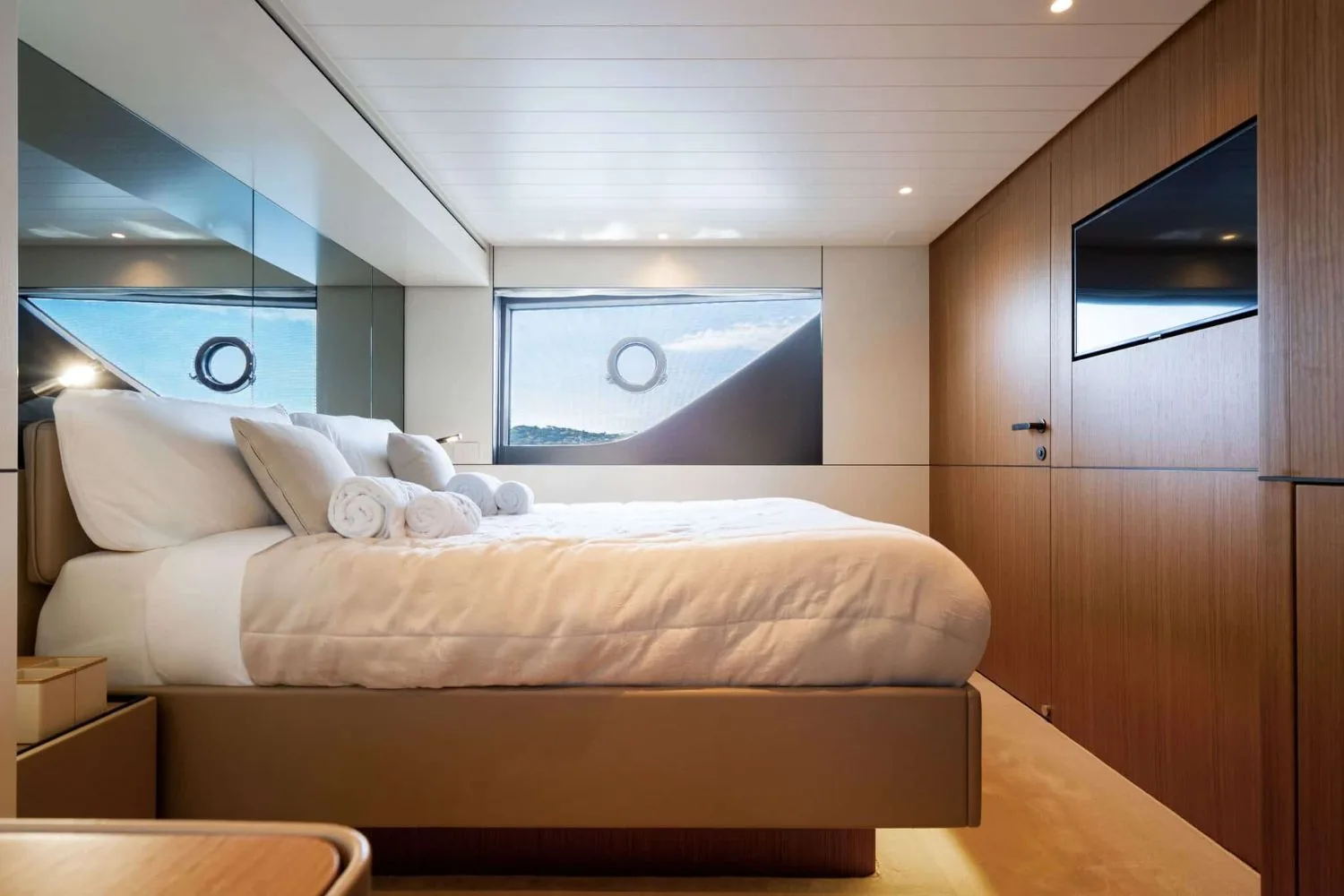 BLUEGAME BGX63 - photo 16 yacht charter Mykonos