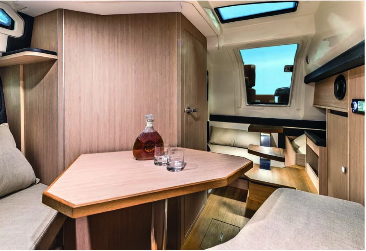 Cranchi E30 Endurance - photo 8 yacht charter Mykonos