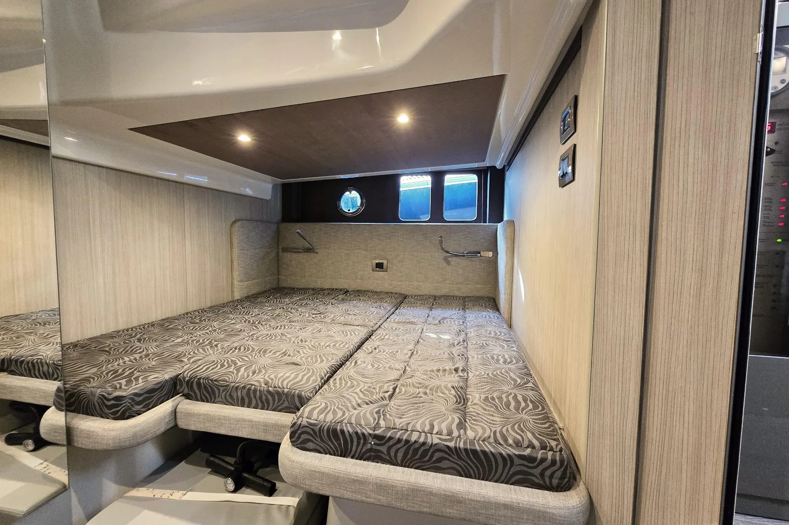Cranchi M44 HT - photo 12 yacht charter Mykonos