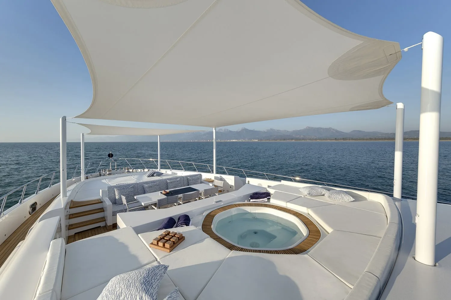 DA VINCI - photo 5 yacht charter Mykonos