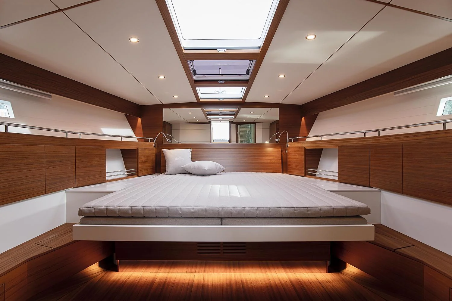 Delta 60 Open - photo 5 yacht charter Mykonos