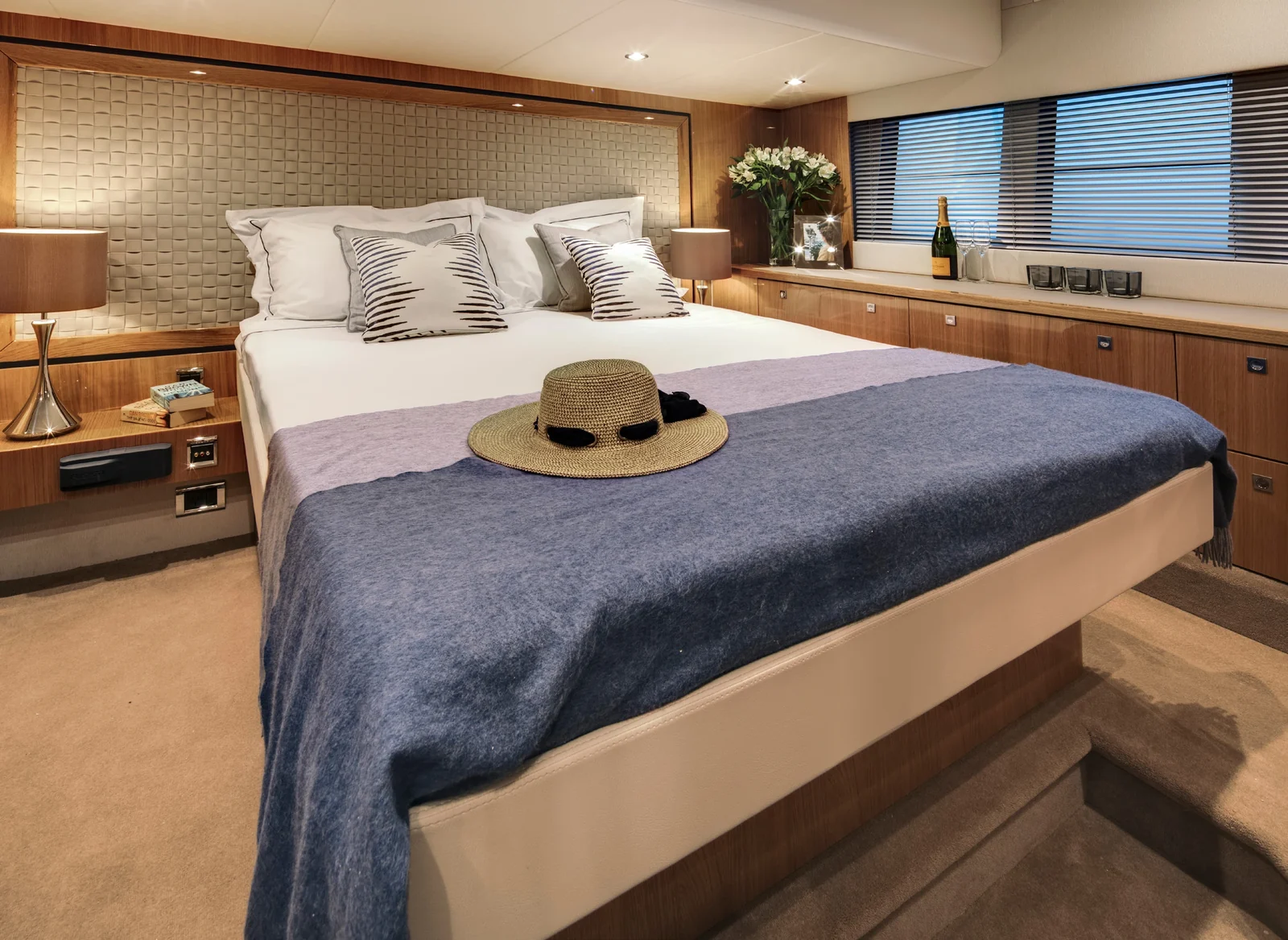 Fairline Targa 48 - photo 12 yacht charter Mykonos