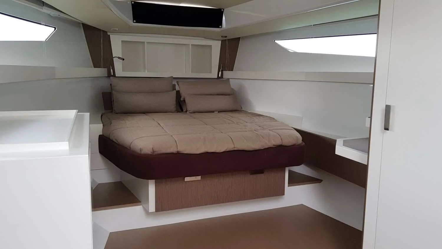 Fiart Mare 43 - photo 6 yacht charter Mykonos