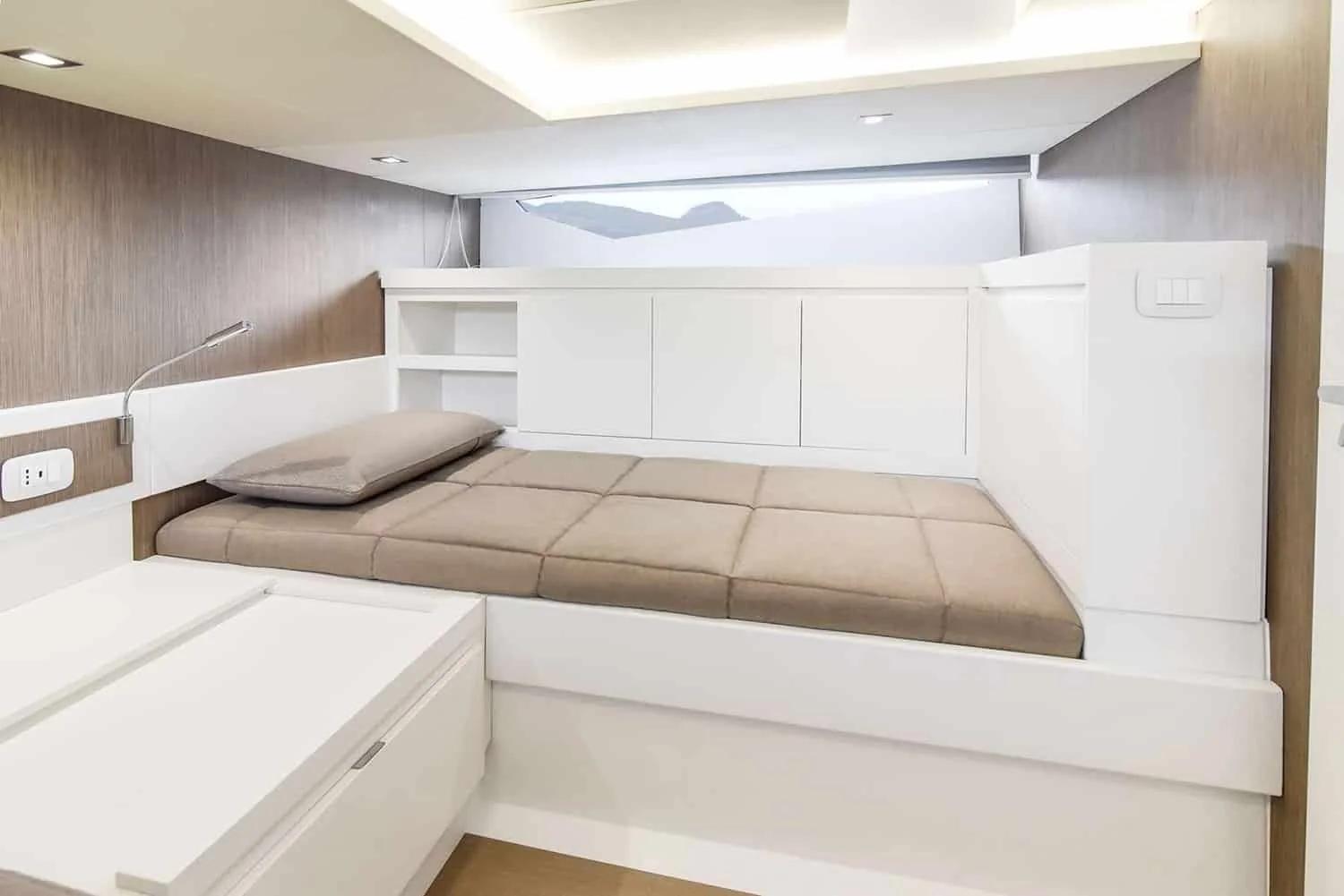 Fiart Mare 43 - photo 8 yacht charter Mykonos