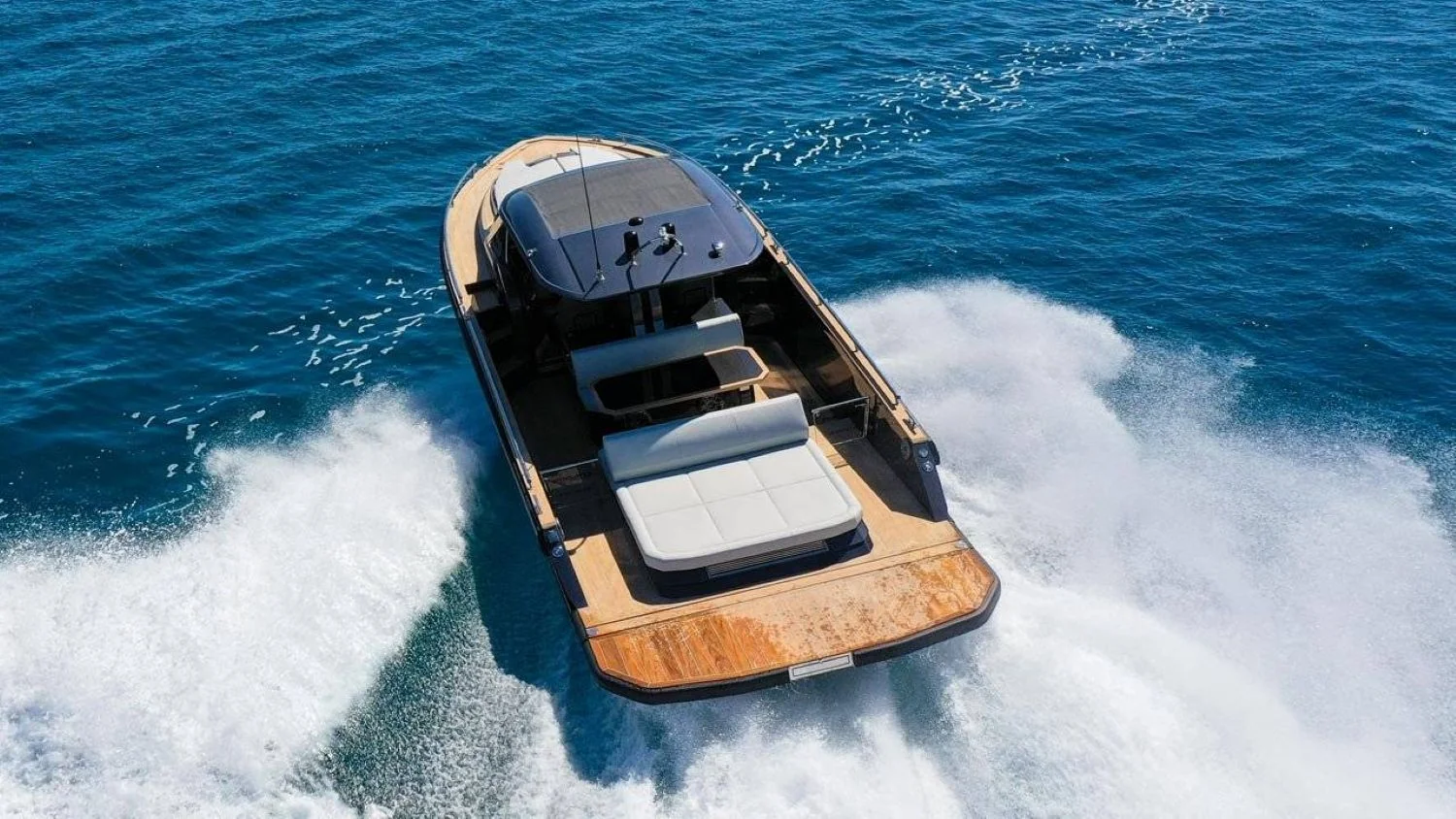 Focus Forza 37 - photo 5 yacht charter Mykonos