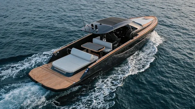 Focus Forza 37 - yacht charter Mykonos