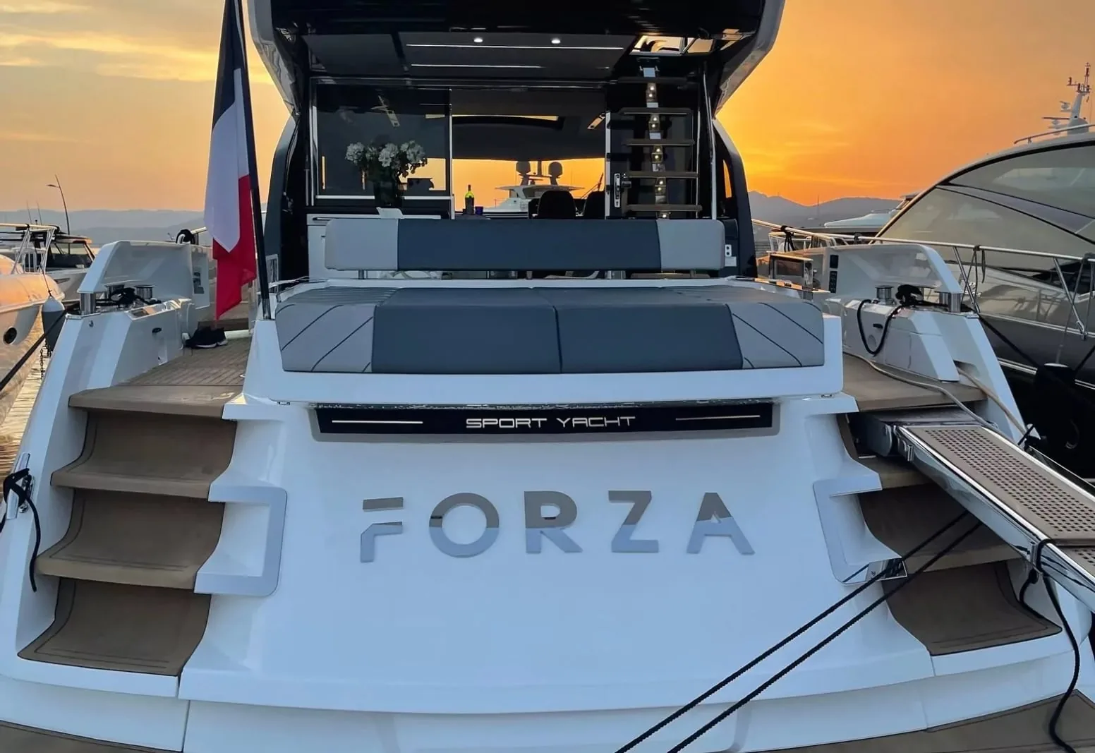 FORZA - photo 5 yacht charter Mykonos