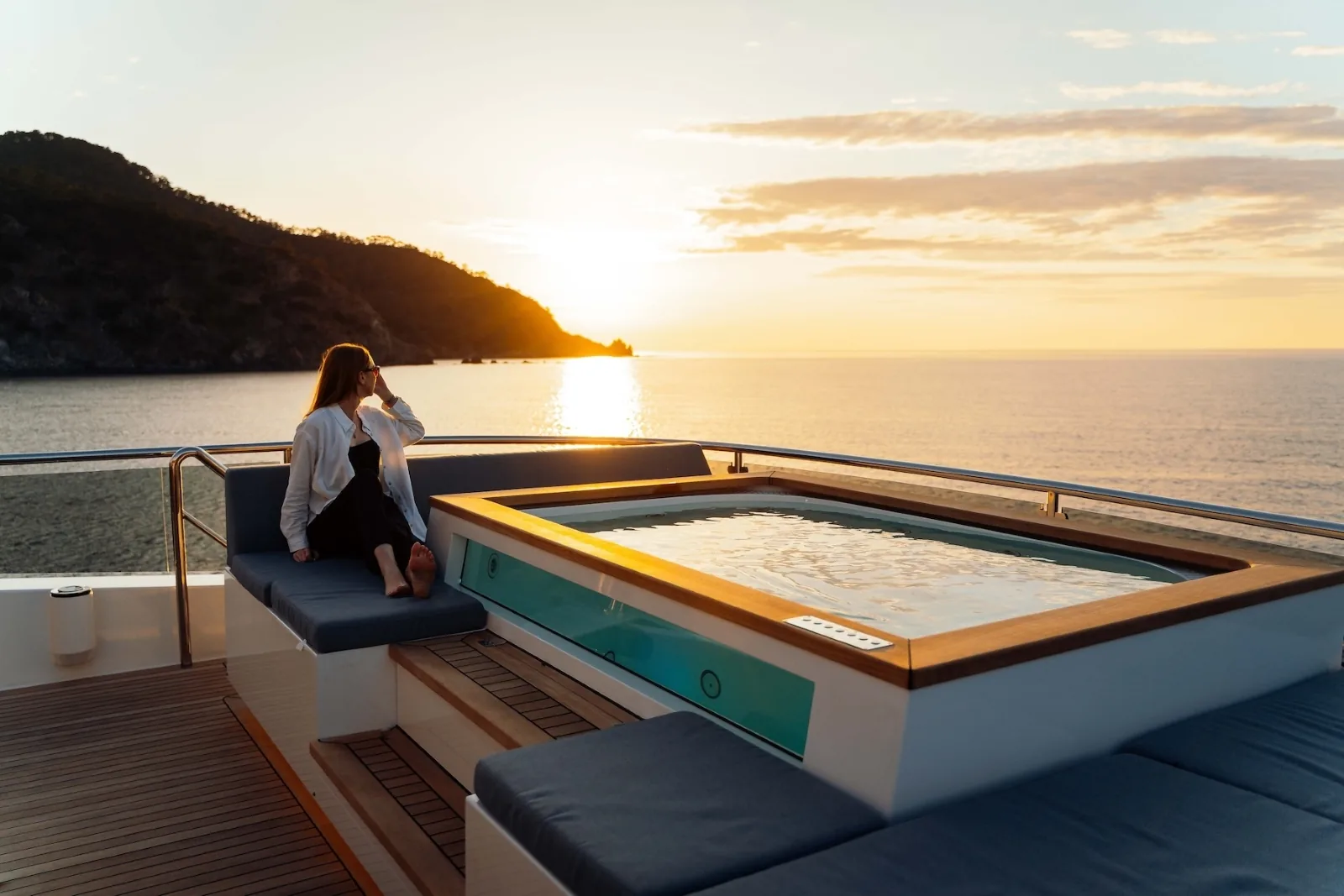 HEEUS - photo 18 yacht charter Mykonos