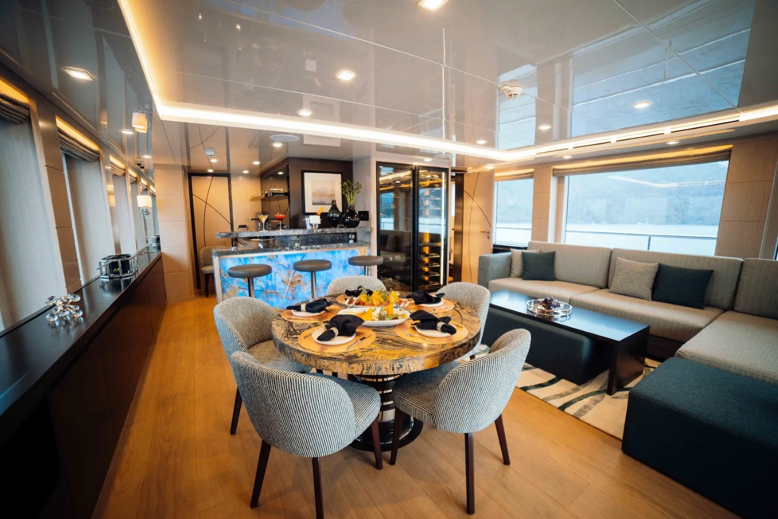 HEEUS - photo 27 yacht charter Mykonos
