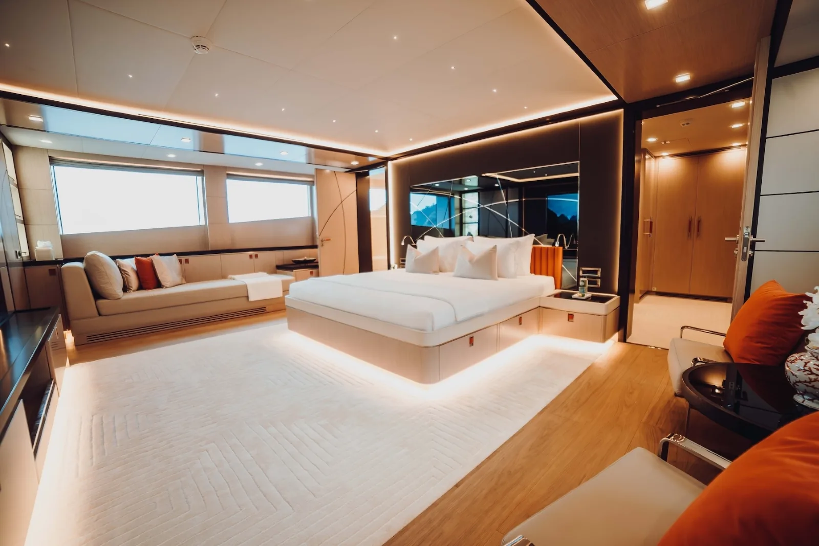 HEEUS - photo 30 yacht charter Mykonos