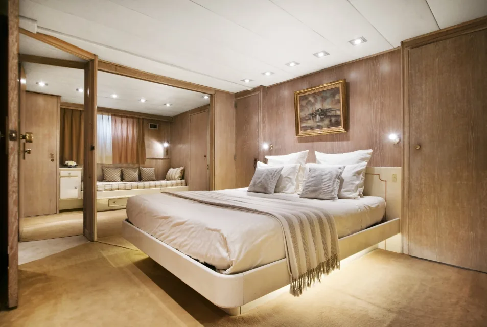 LADY JERSEY - photo 15 yacht charter Mykonos