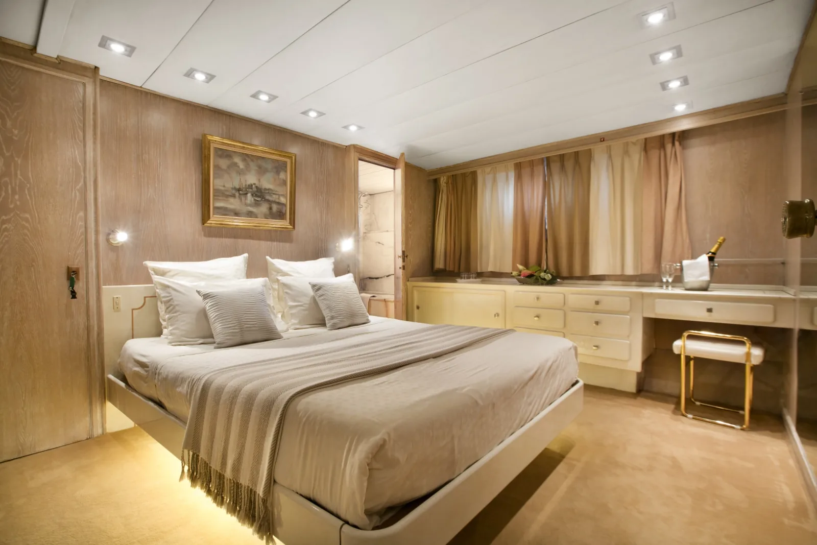 LADY JERSEY - photo 16 yacht charter Mykonos