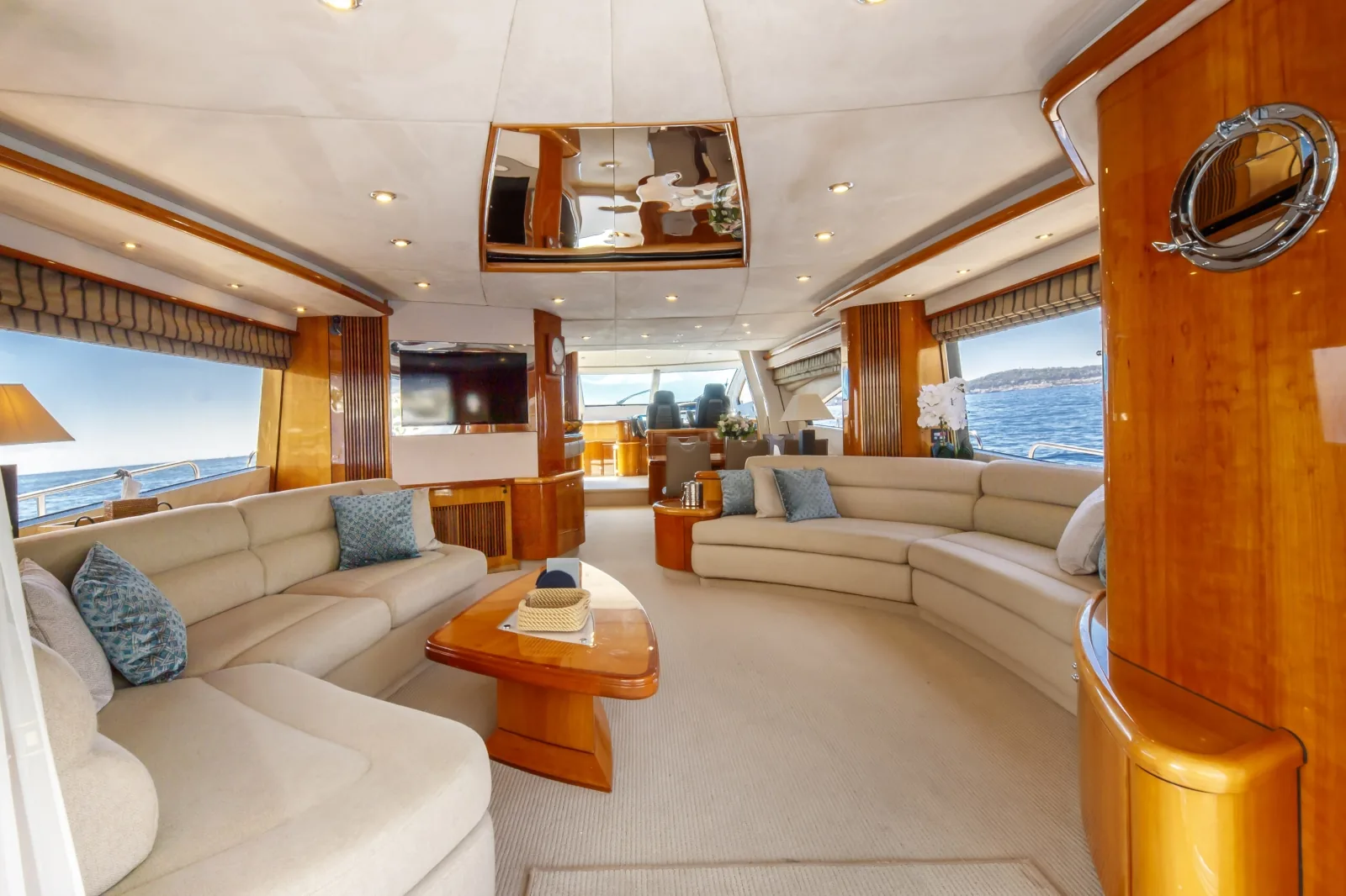 LADY YOUSRA - photo 14 yacht charter Mykonos