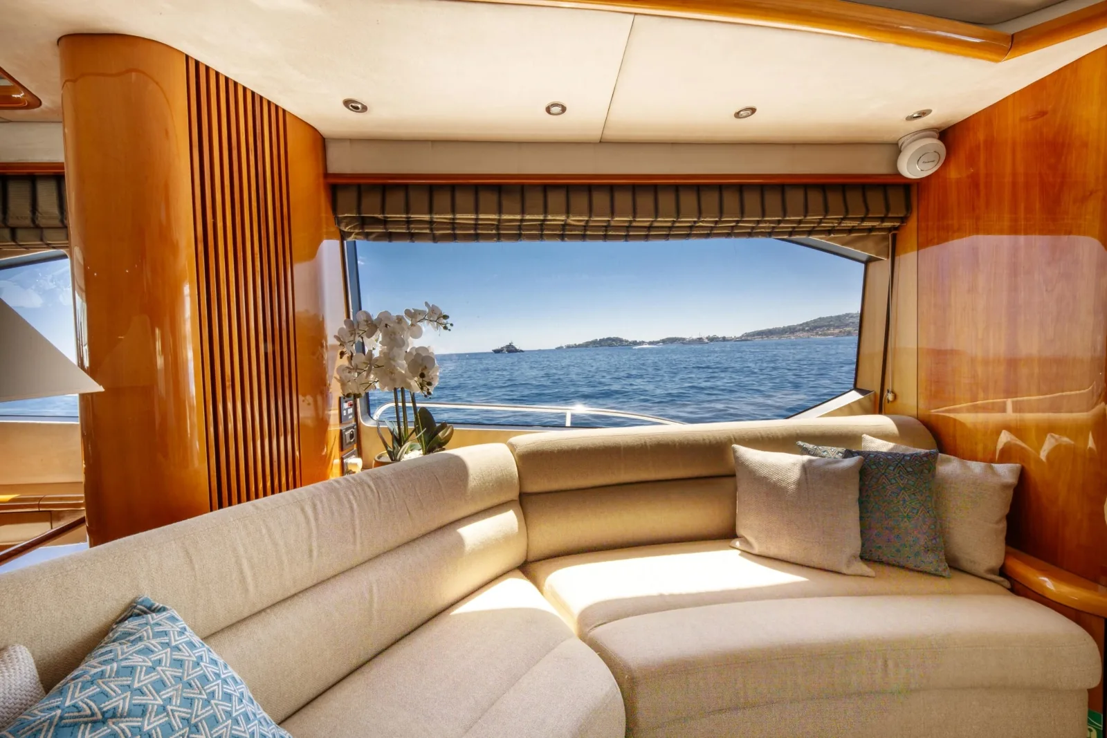 LADY YOUSRA - photo 15 yacht charter Mykonos
