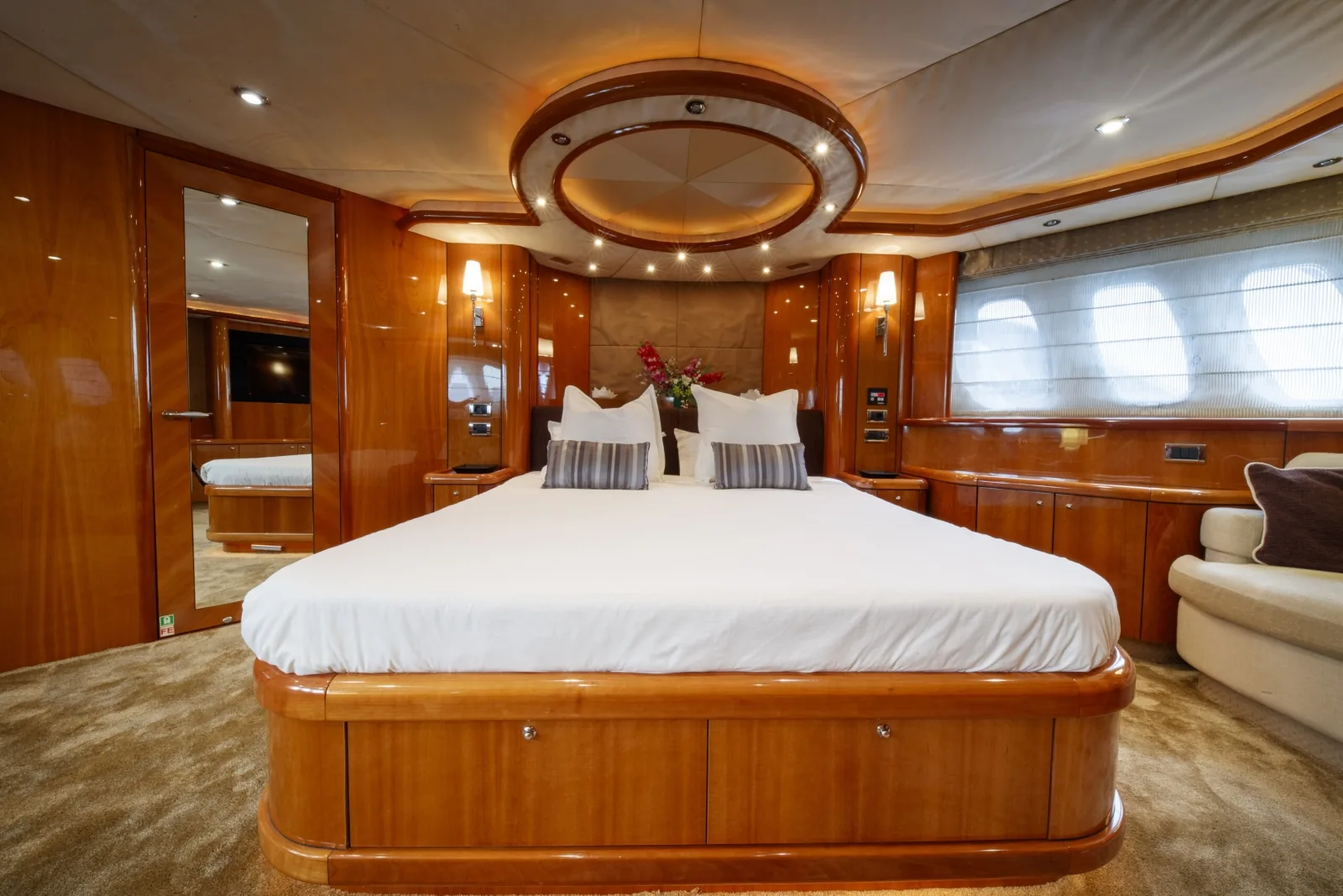 LADY YOUSRA - photo 21 yacht charter Mykonos