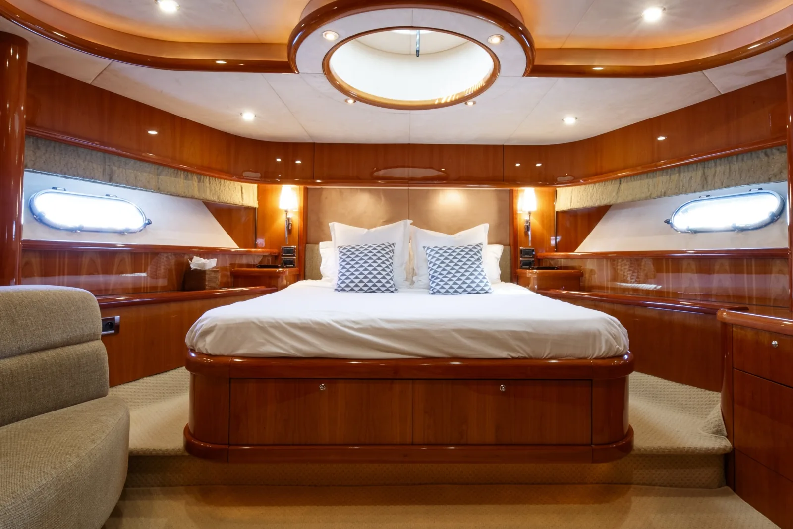 LADY YOUSRA - photo 26 yacht charter Mykonos