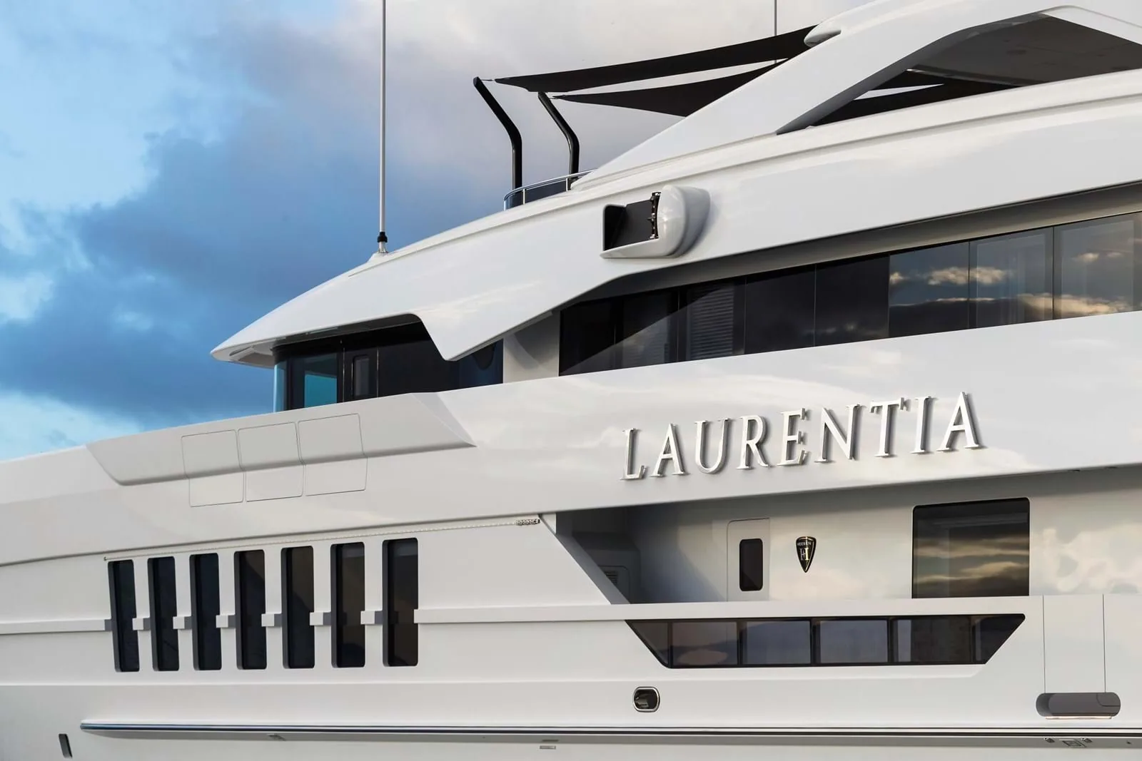 LAURENTIA - photo 4 yacht charter Mykonos