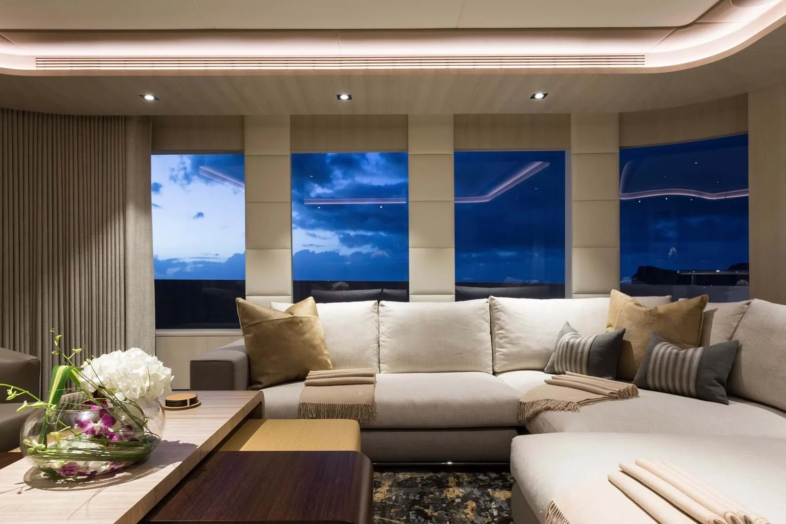 LAURENTIA - photo 19 yacht charter Mykonos