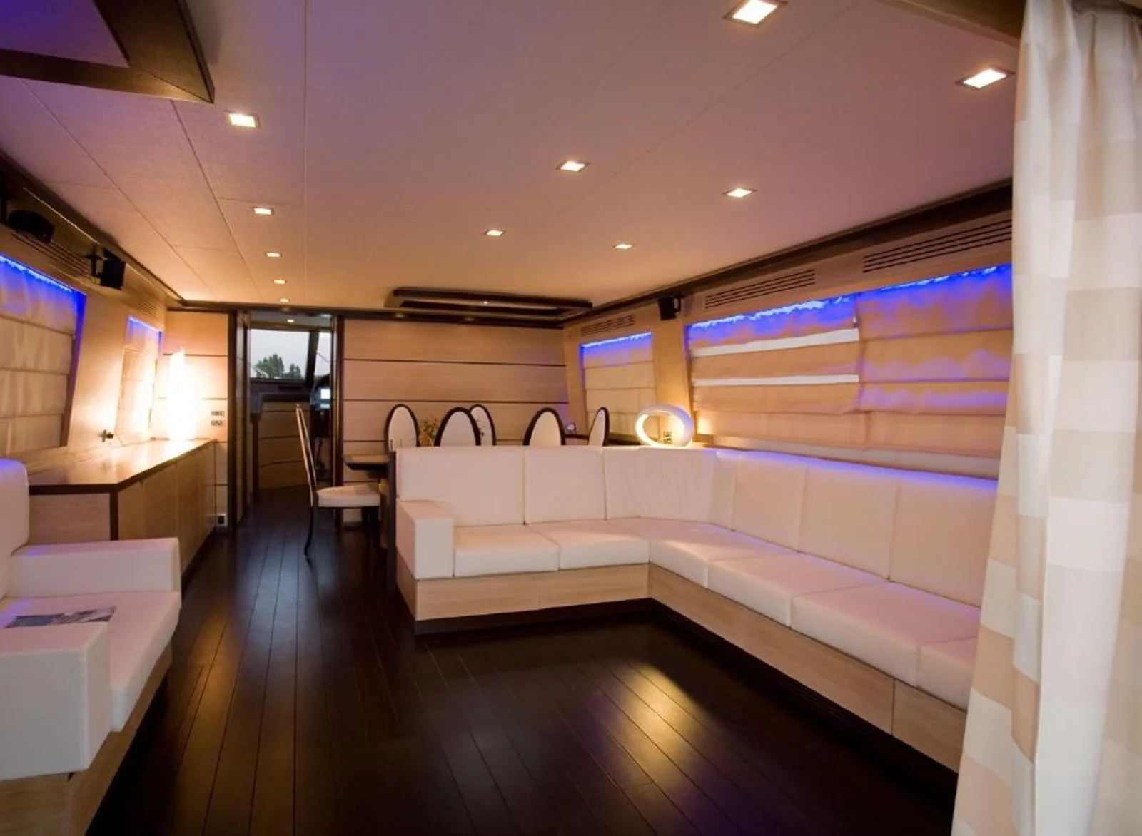 Leonard 74 - photo 2 yacht charter Mykonos