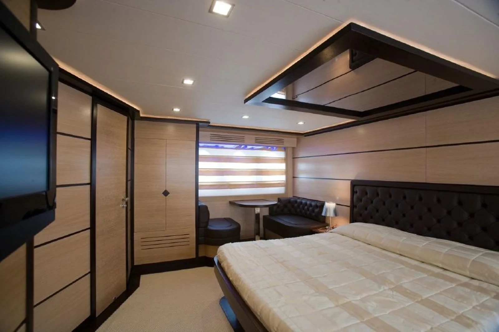 Leonard 74 - photo 4 yacht charter Mykonos