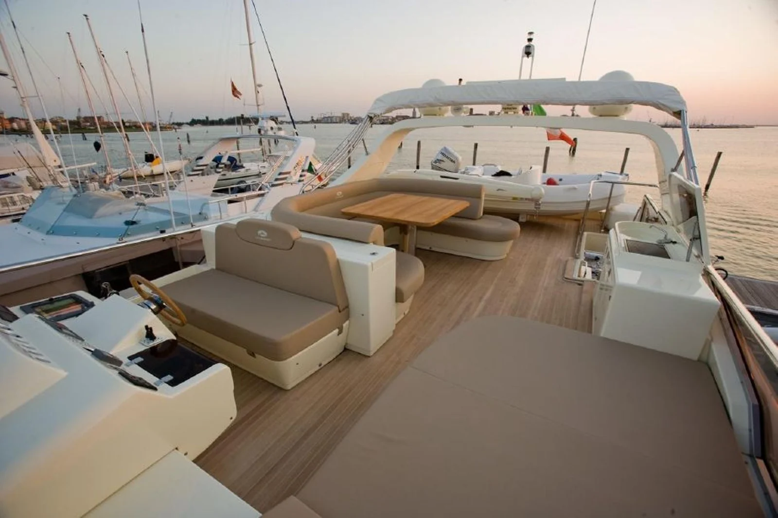 Leonard 74 - photo 8 yacht charter Mykonos