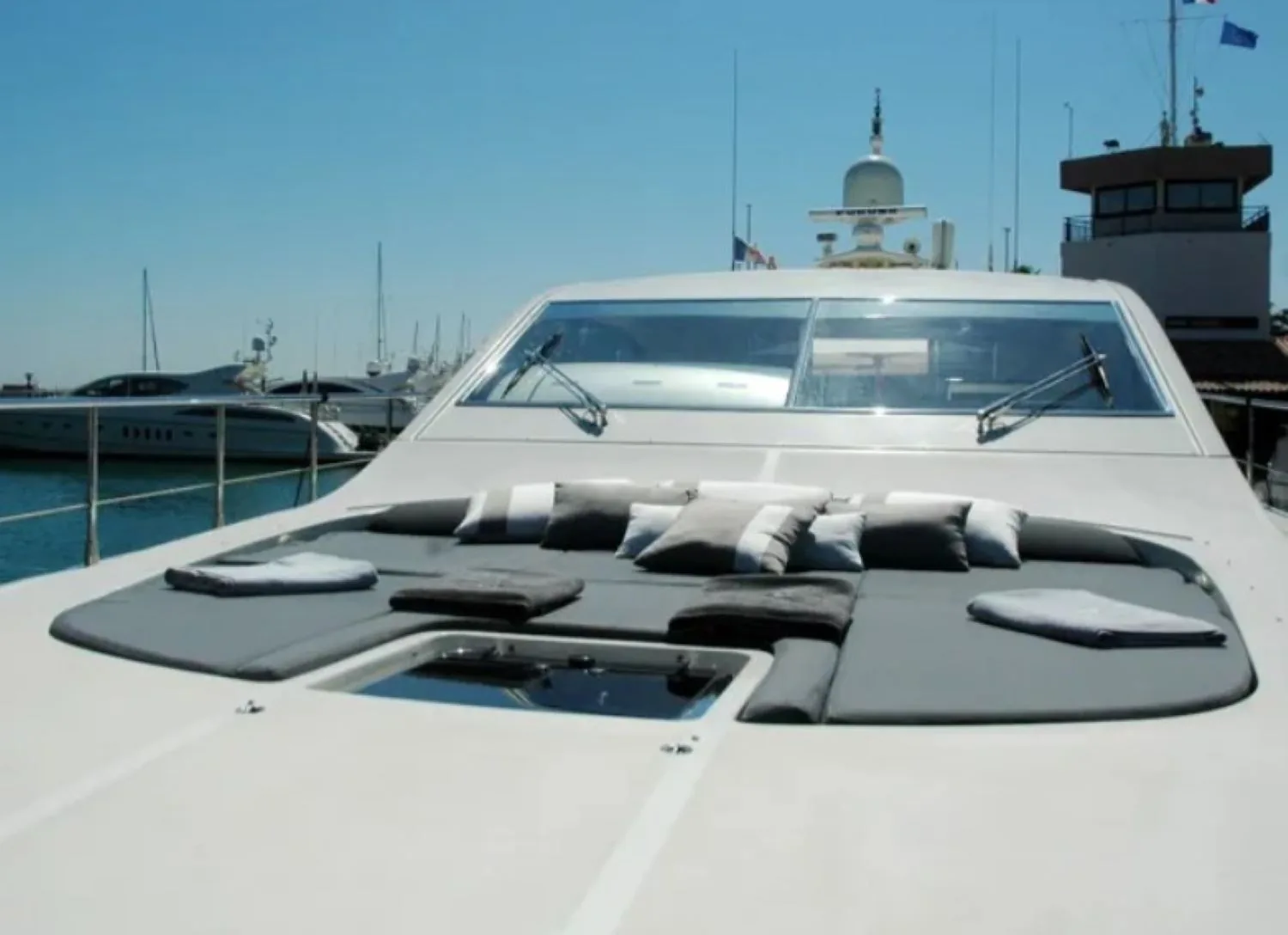 LEOPARD 24 - photo 7 yacht charter Mykonos