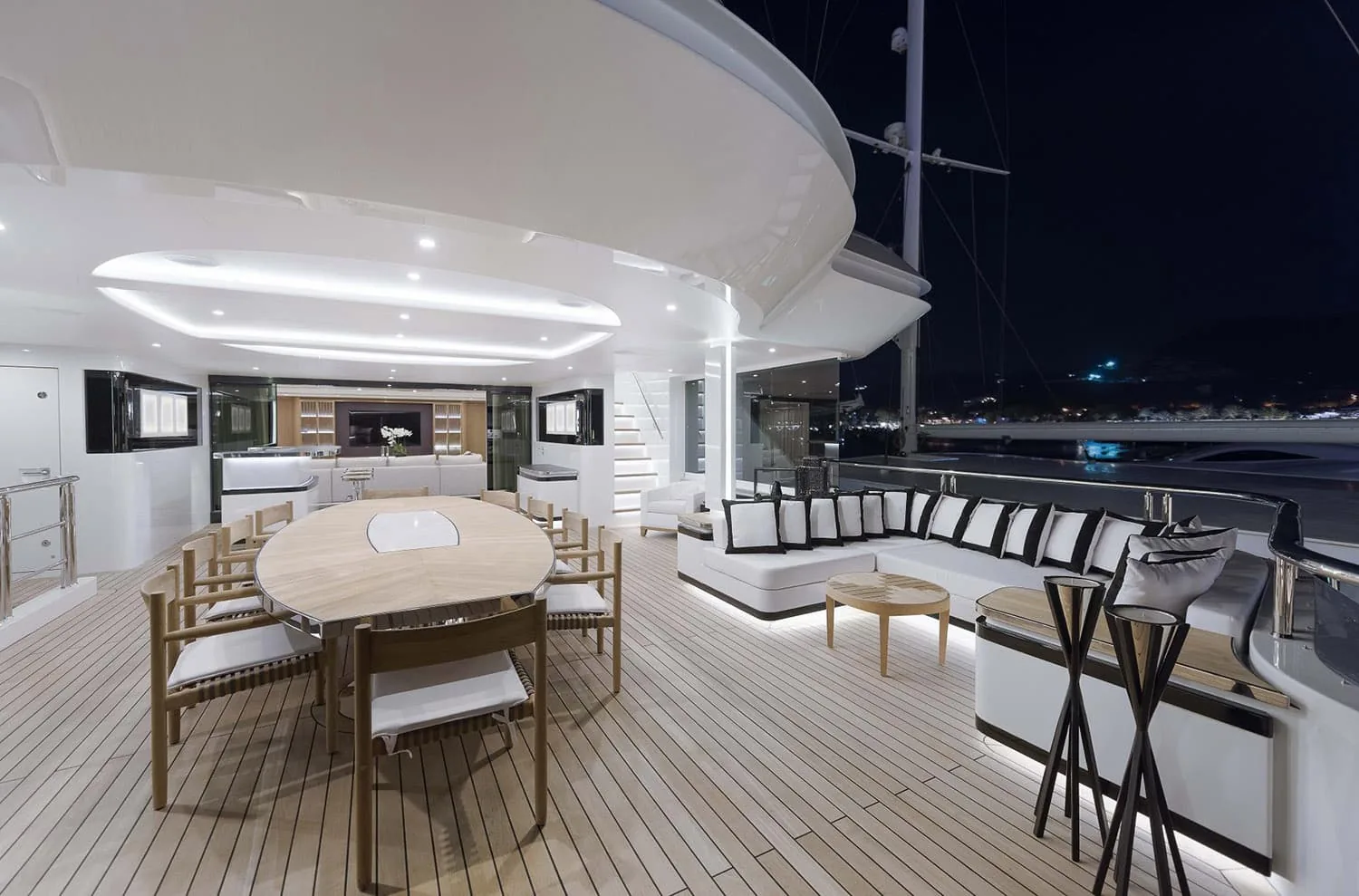 LIQUID SKY - photo 9 yacht charter Mykonos