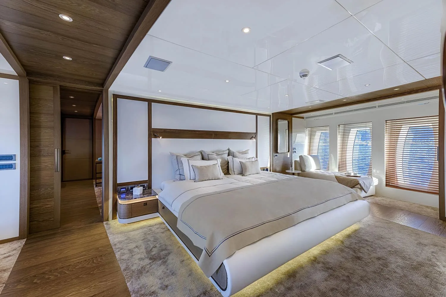 LIQUID SKY - photo 19 yacht charter Mykonos