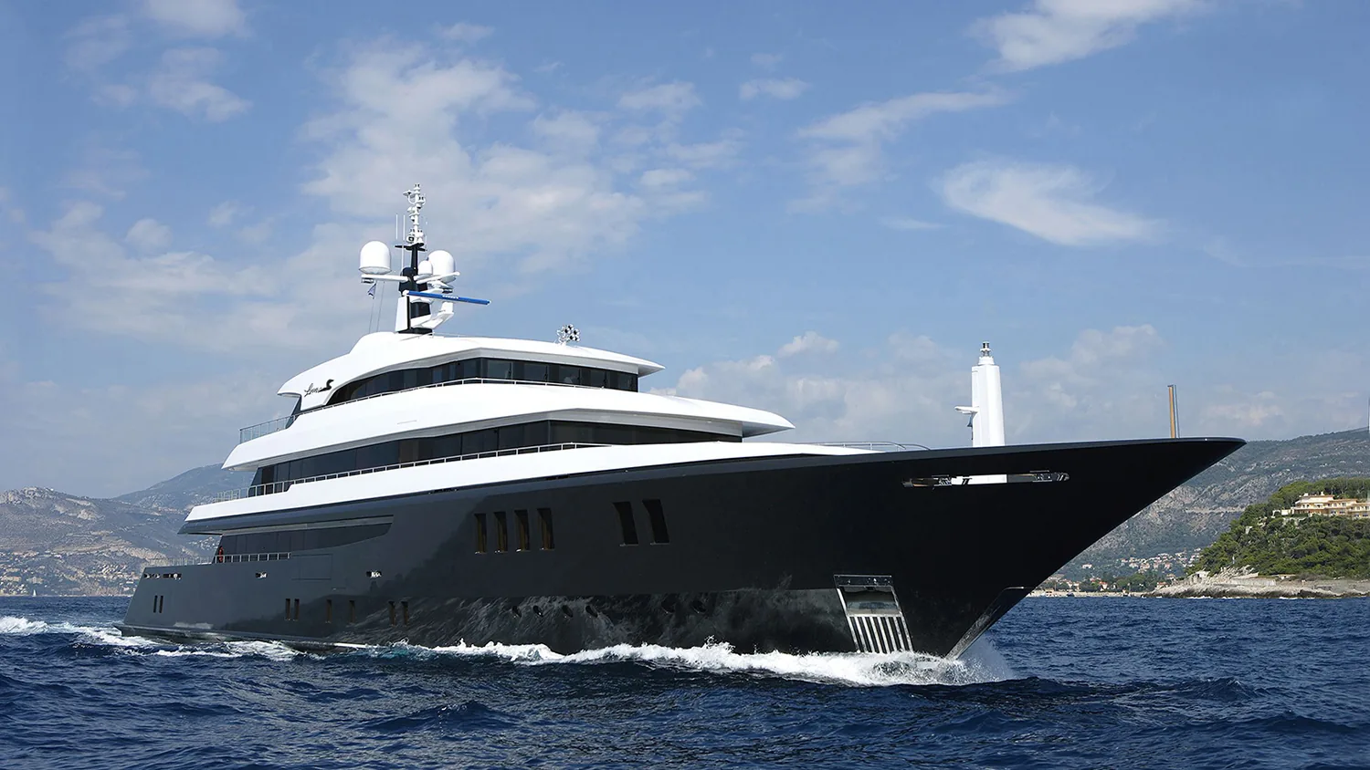 LOON - photo 6 yacht charter Mykonos