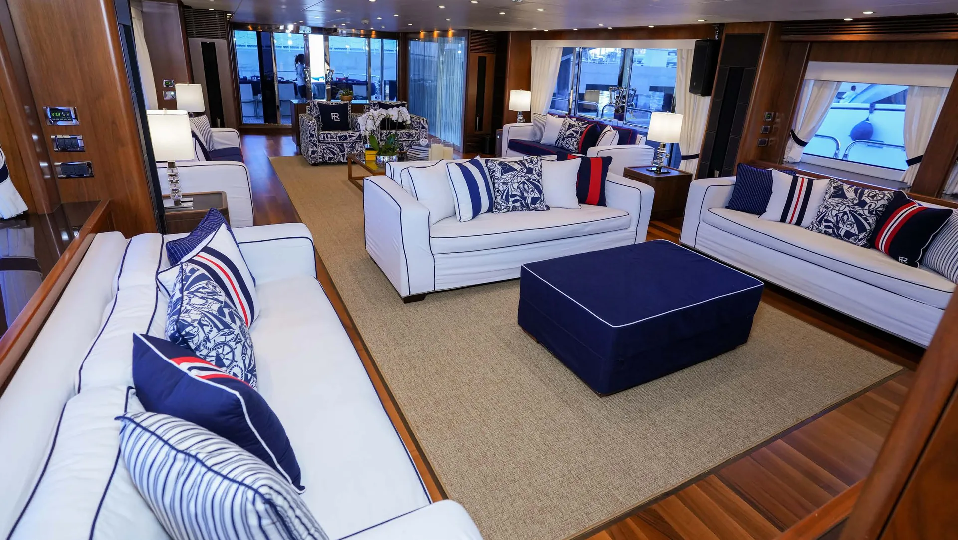 Lucien - photo 12 yacht charter Mykonos