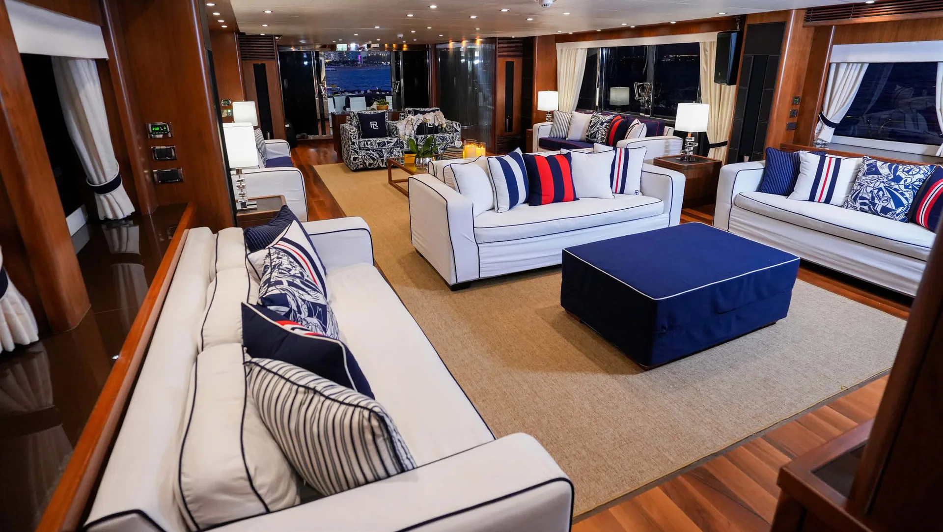 Lucien - photo 13 yacht charter Mykonos