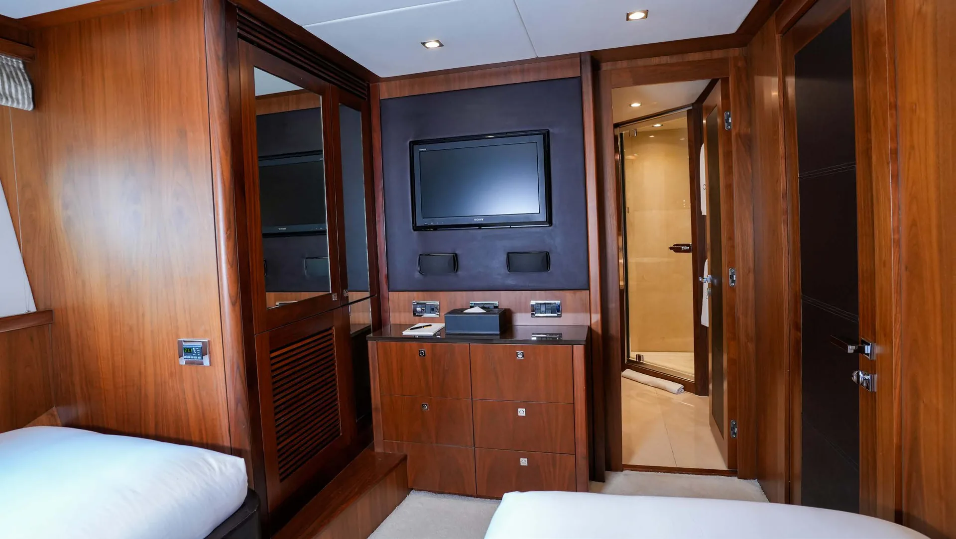 Lucien - photo 30 yacht charter Mykonos