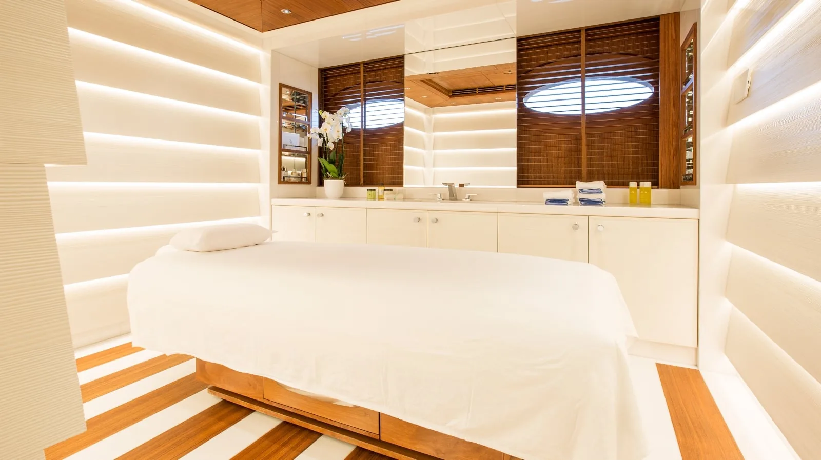 MADSUMMER - photo 24 yacht charter Mykonos