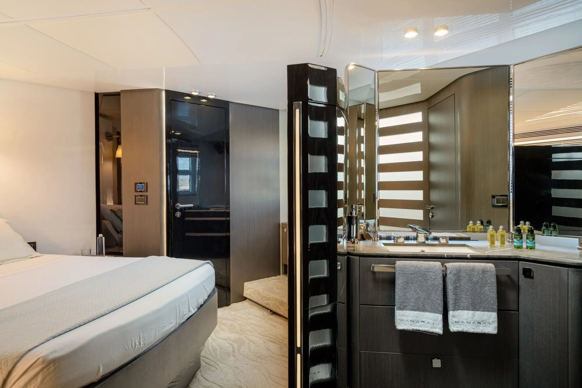 MANARA I - photo 18 yacht charter Mykonos