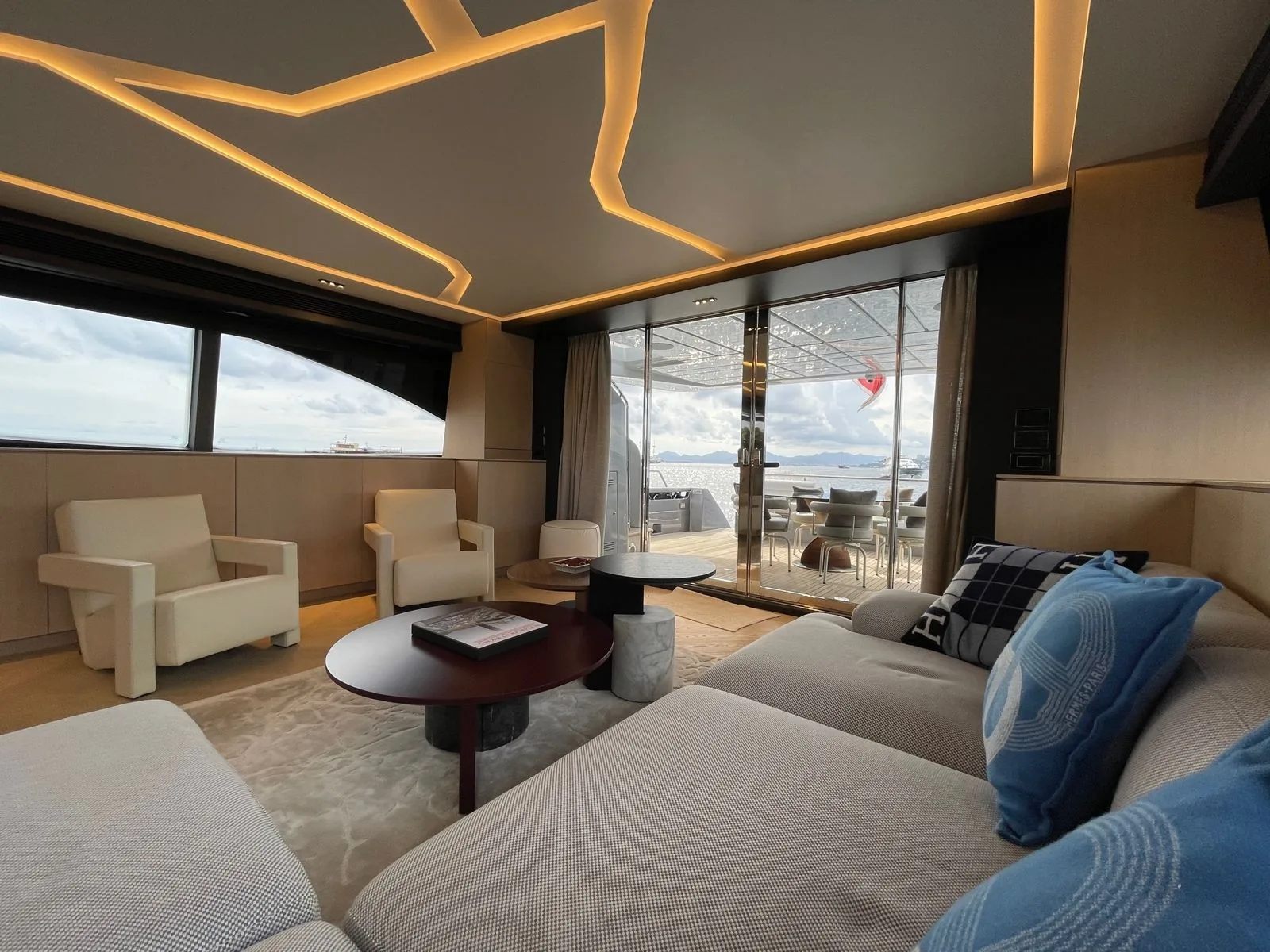 MAXI BEER - photo 6 yacht charter Mykonos