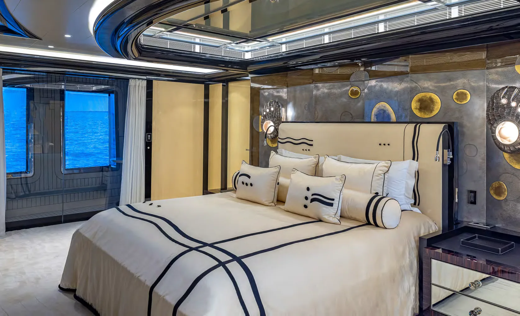 OKTO - photo 7 yacht charter Mykonos