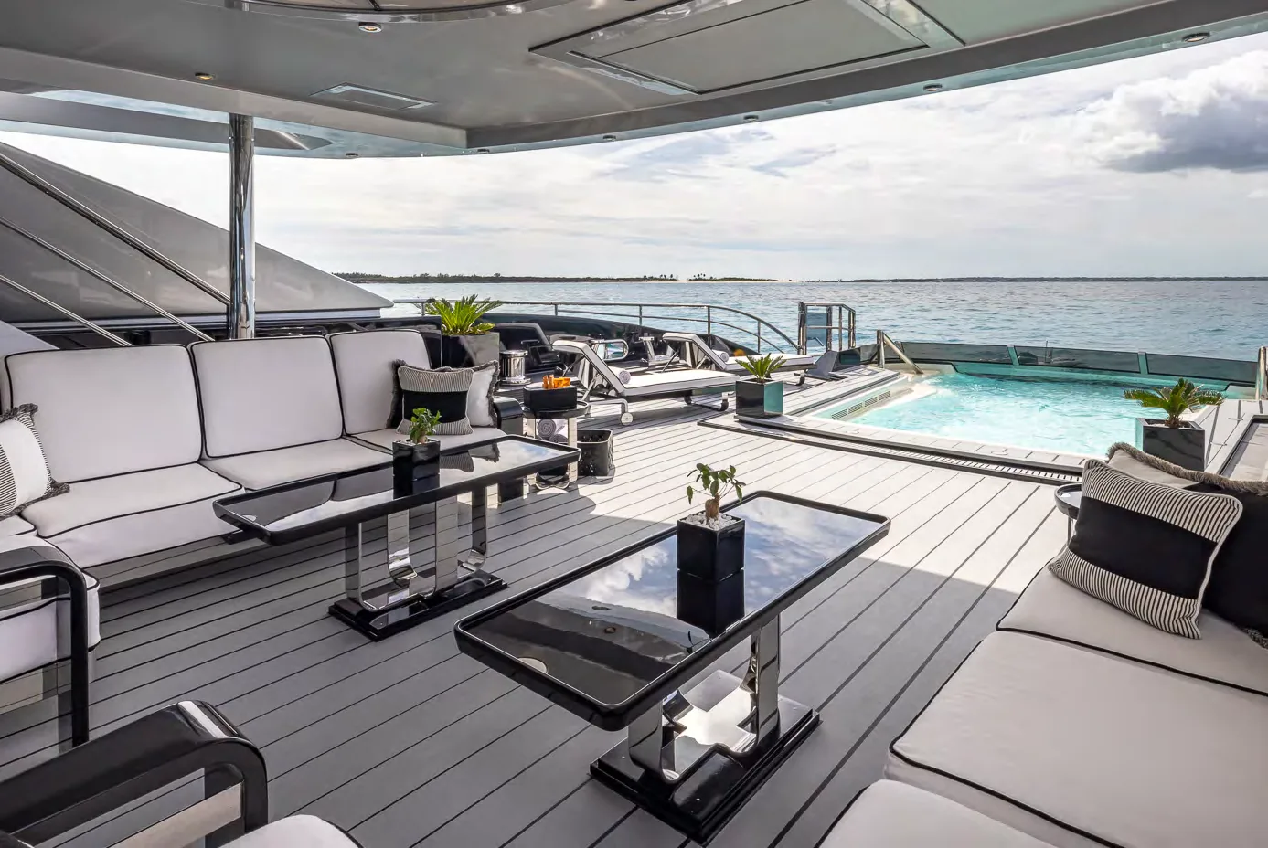 OKTO - photo 31 yacht charter Mykonos