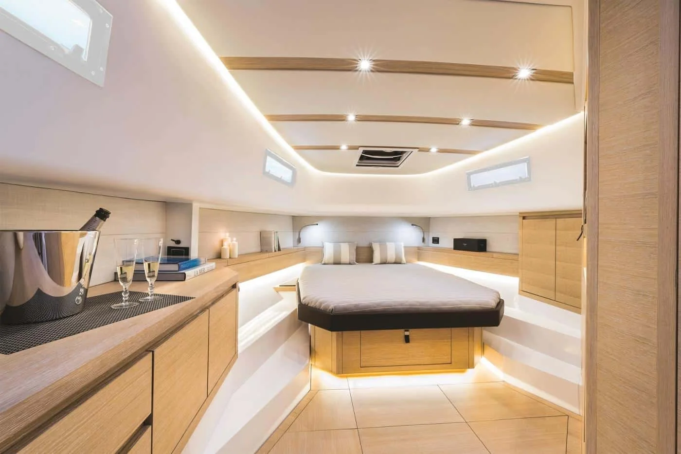 Pardo 43 - photo 11 yacht charter Mykonos