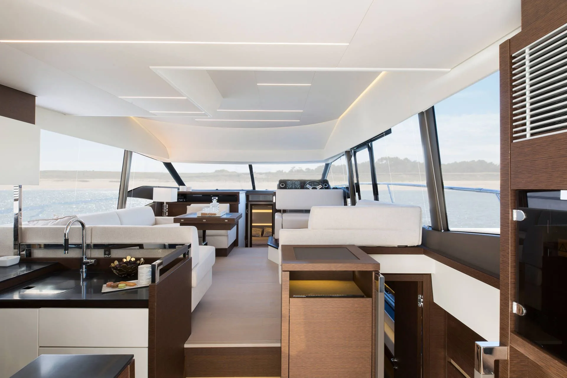 Prestige 520 Fly - photo 5 yacht charter Mykonos