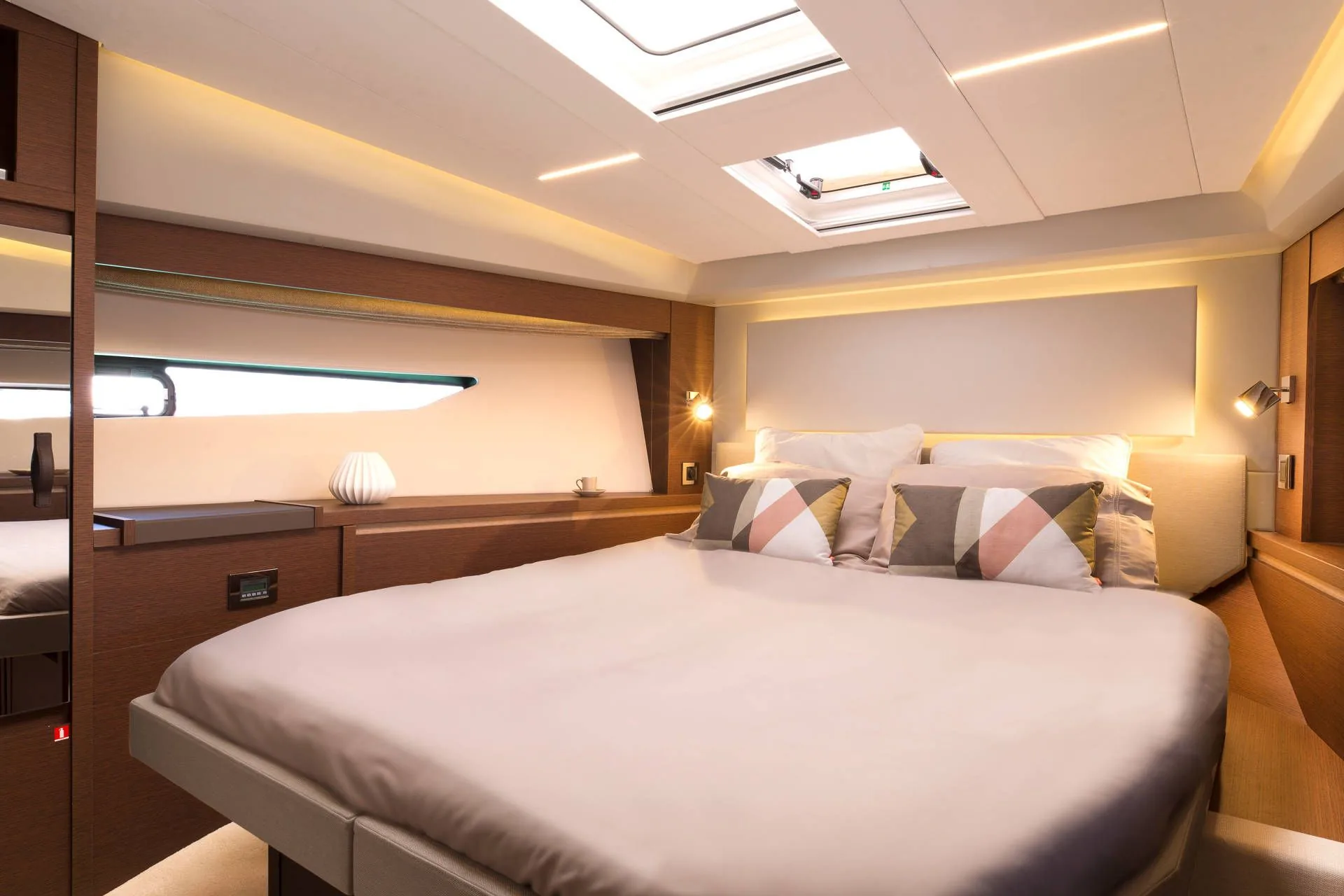 Prestige 520 Fly - photo 7 yacht charter Mykonos