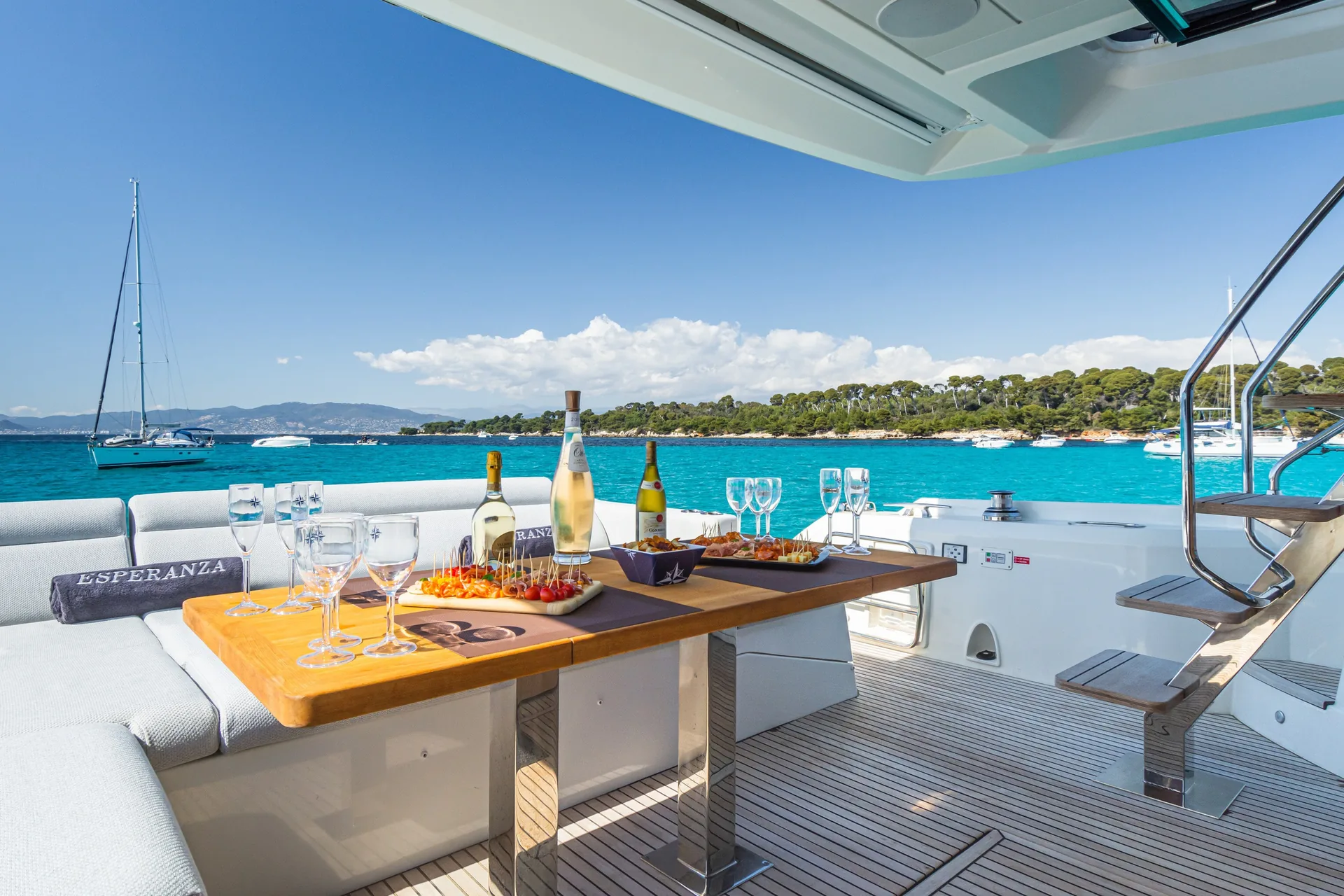 Prestige 590 - photo 5 yacht charter Mykonos