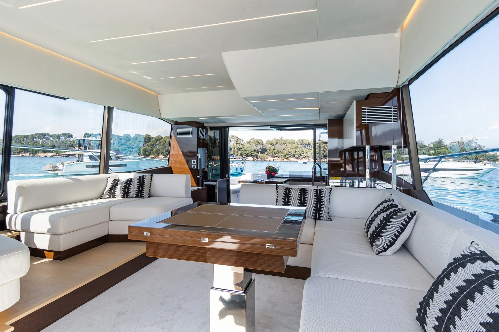 Prestige 590 - photo 6 yacht charter Mykonos