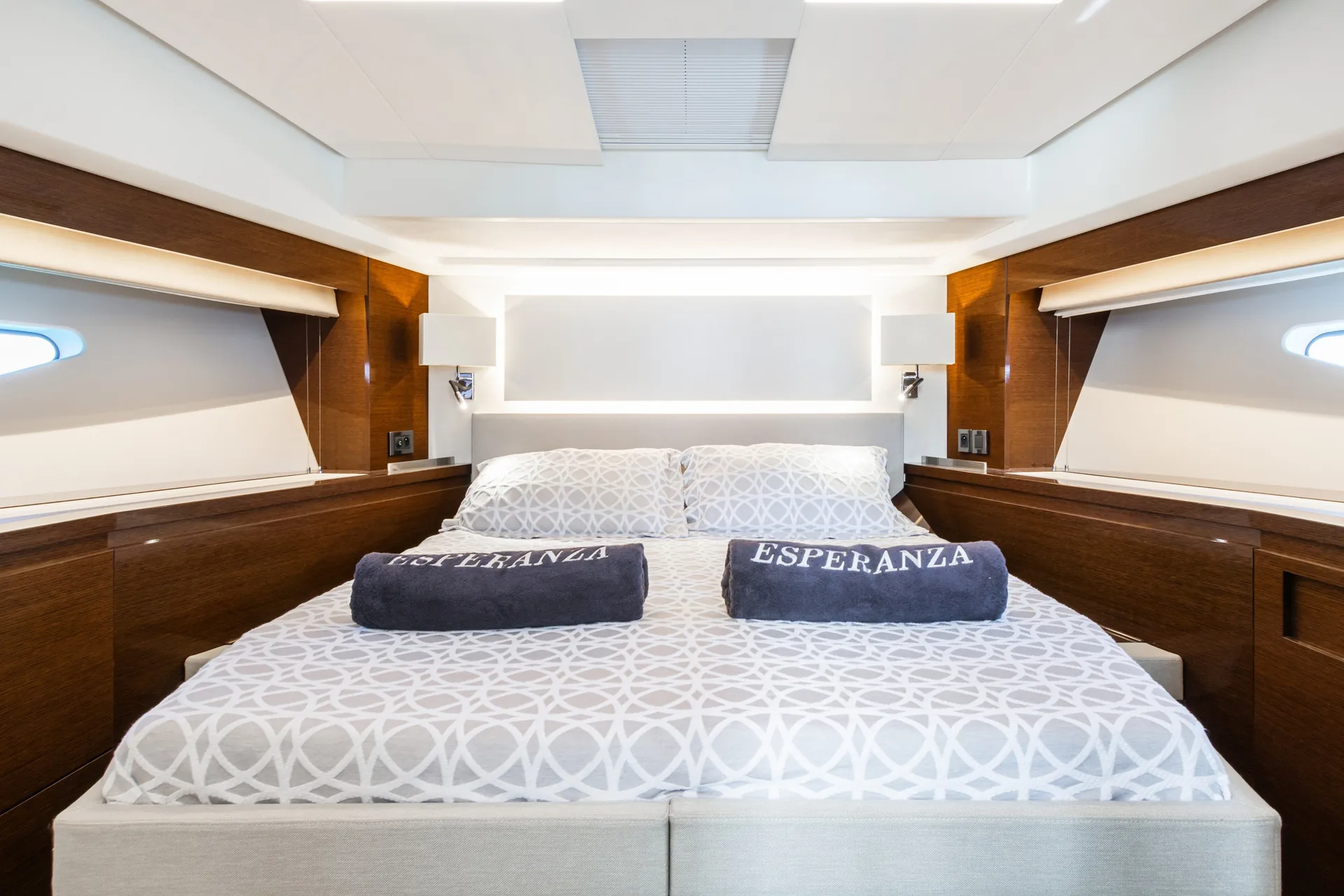 Prestige 590 - photo 9 yacht charter Mykonos