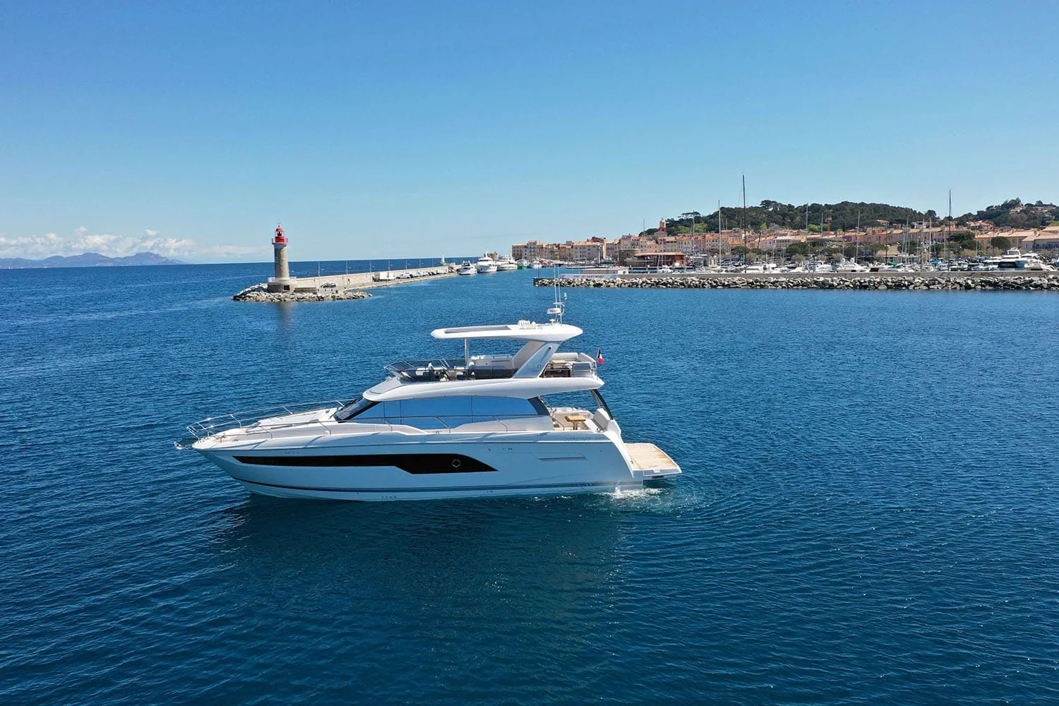 Prestige 630 Fly - photo 2 yacht charter Mykonos