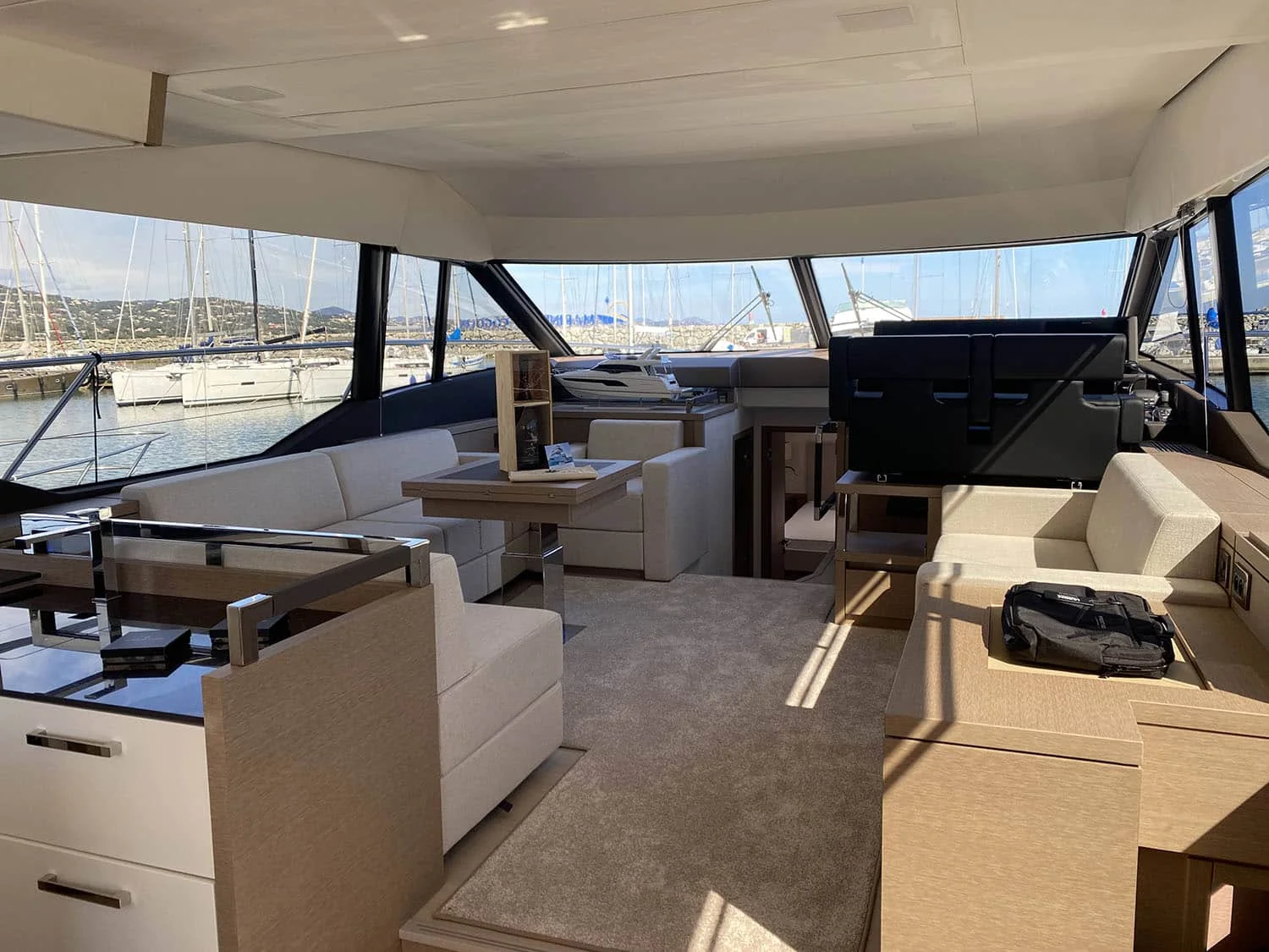 Prestige 630 Fly - photo 7 yacht charter Mykonos