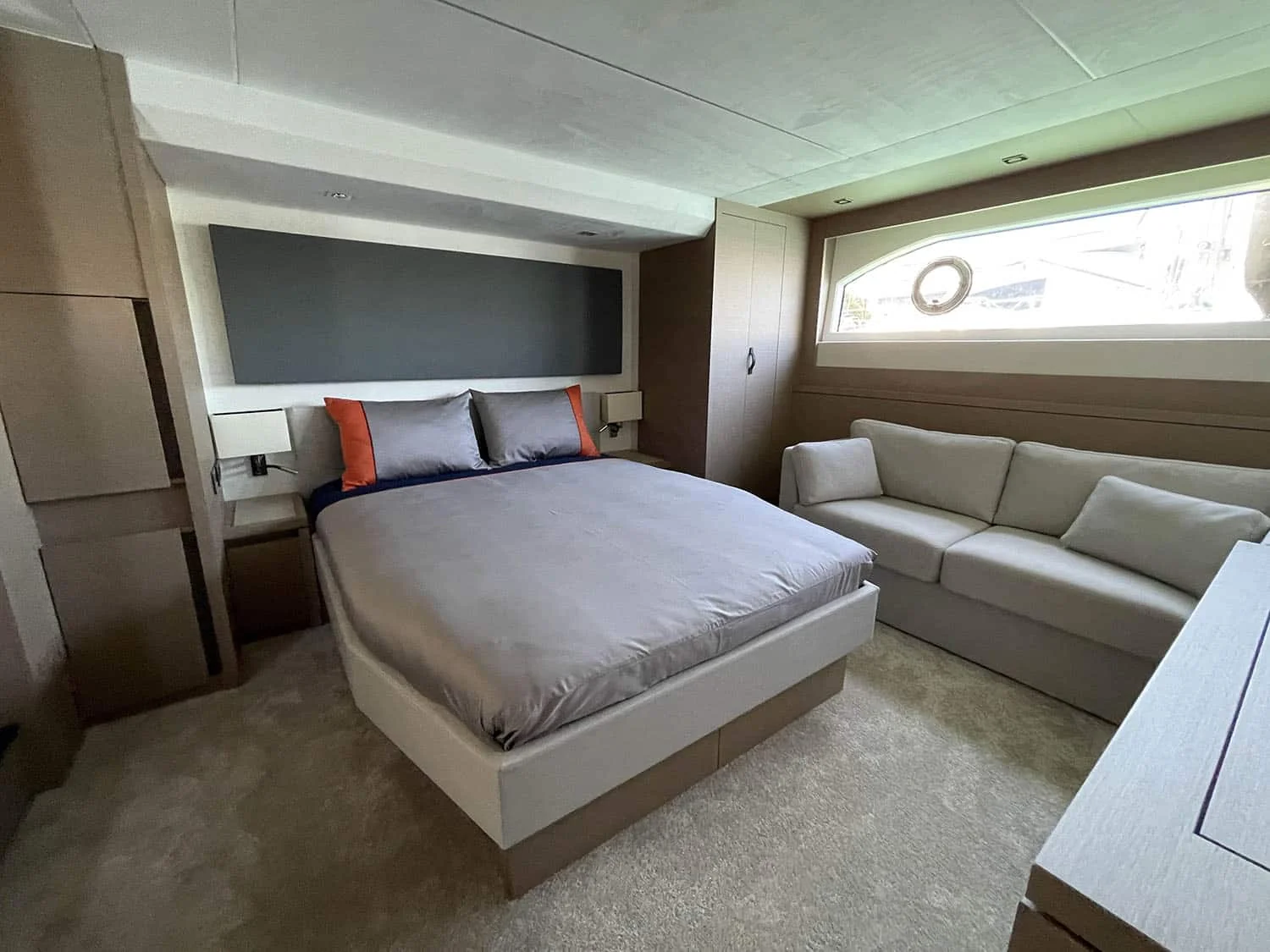 Prestige 630 Fly - photo 8 yacht charter Mykonos