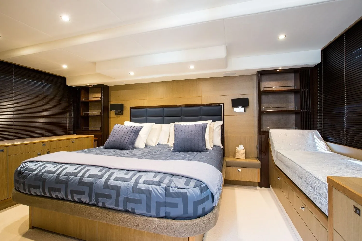 PRINCESS V64 - photo 11 yacht charter Mykonos