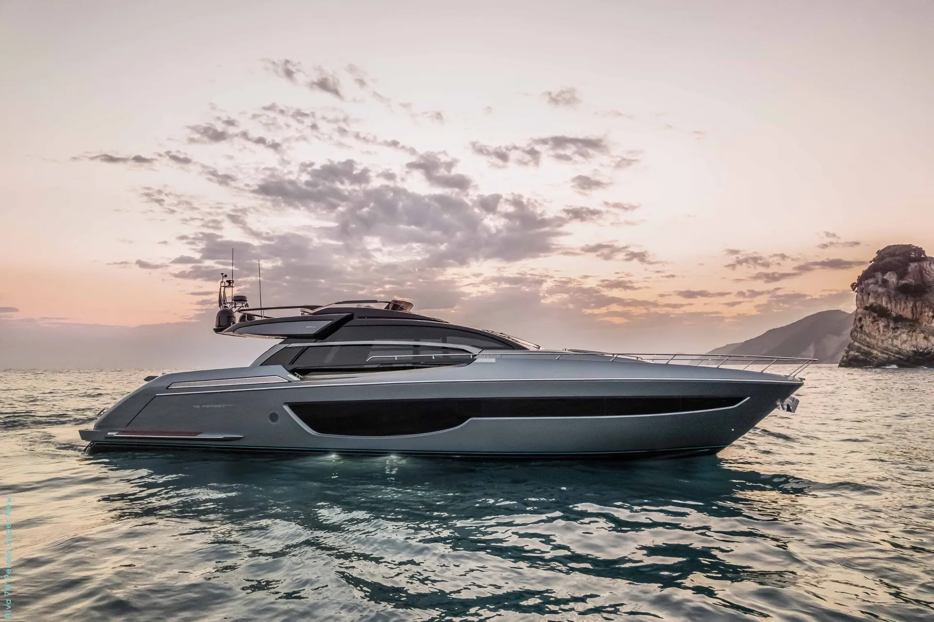 Riva 76 - photo 5 yacht charter Mykonos
